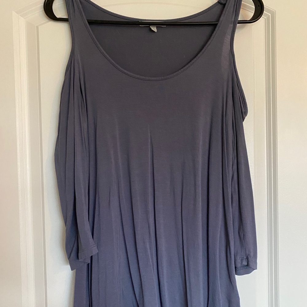 Shoulderless flowy top